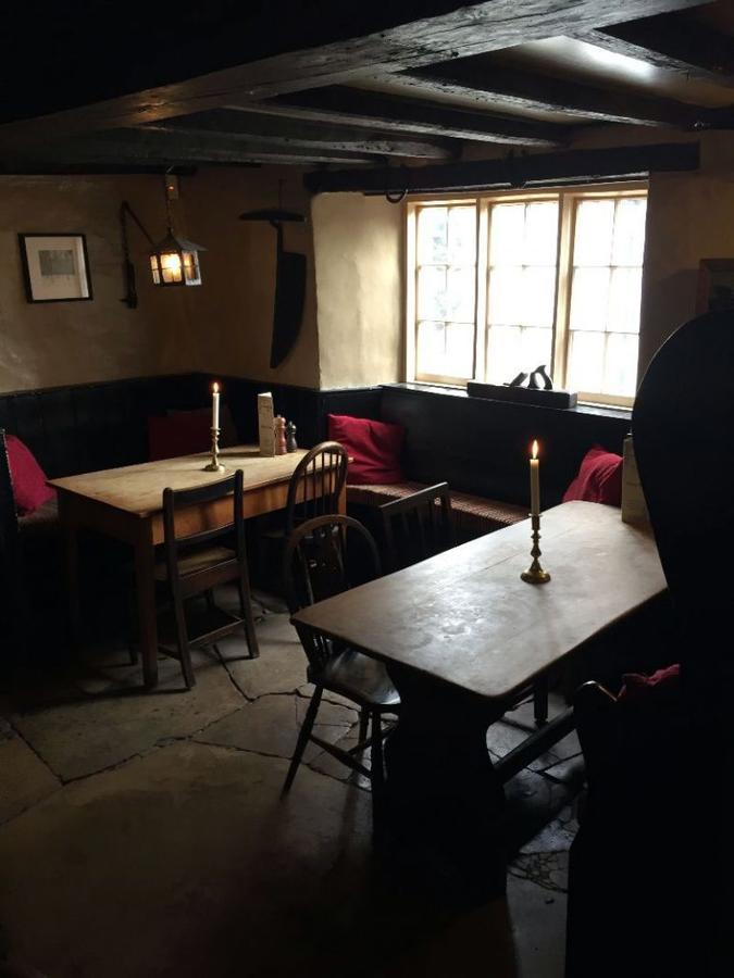 Compasses Inn Tisbury Eksteriør billede